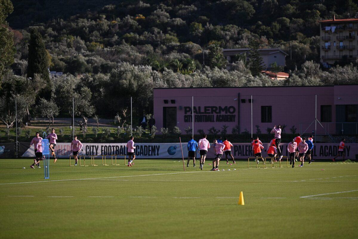 Palermo FC sorprende con la preparazione del mister Dionisi | Scopri cosa si nasconde davvero dietro il loro allenamento!