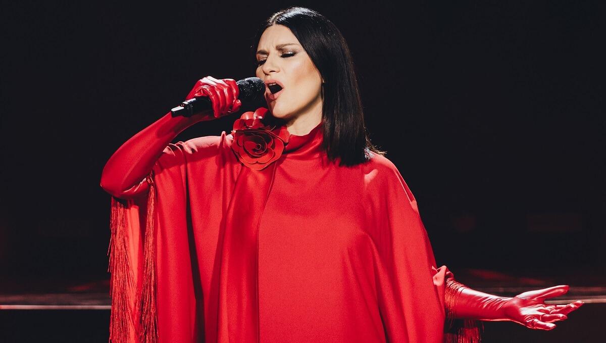 Laura Pausini fa sold out in tutto il mondo | Ma chi sono i giovani artisti che apriranno i suoi concerti in Italia? - 