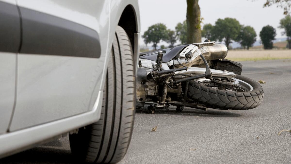 Incidente stradale nel Catanese: motociclista gravemente ferito nello scontro - 