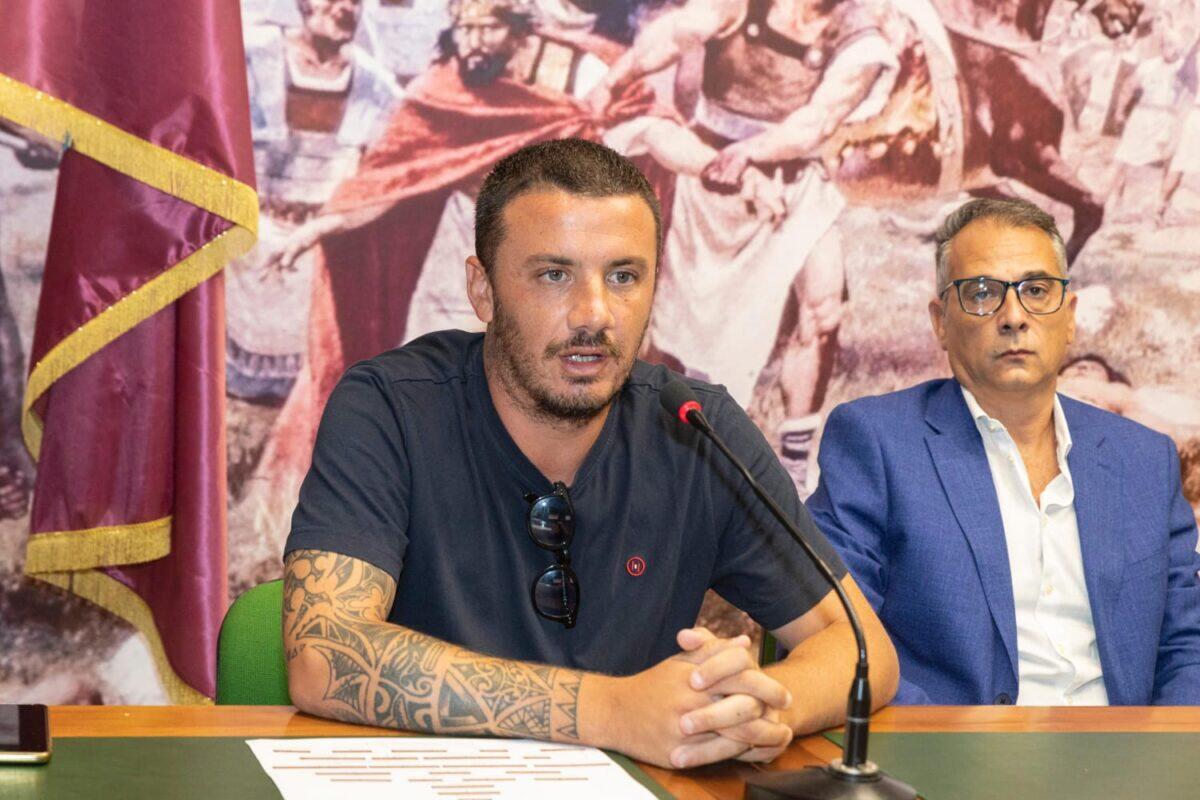 Città di Acireale: un addio inaspettato | La verità dietro la svolta sorprendente del Direttore Sportivo e il futuro dell'allenatore! - 