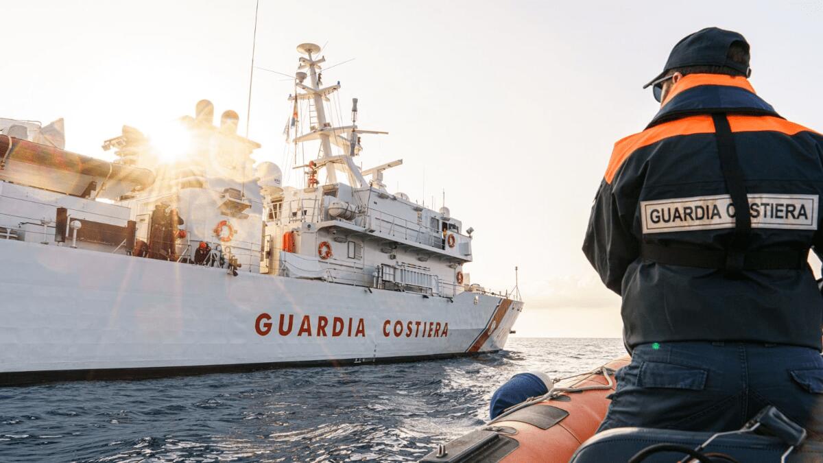 Damma sfiorato: salvati 50 migranti dalla Guardia Costiera tra cui una neonata - 