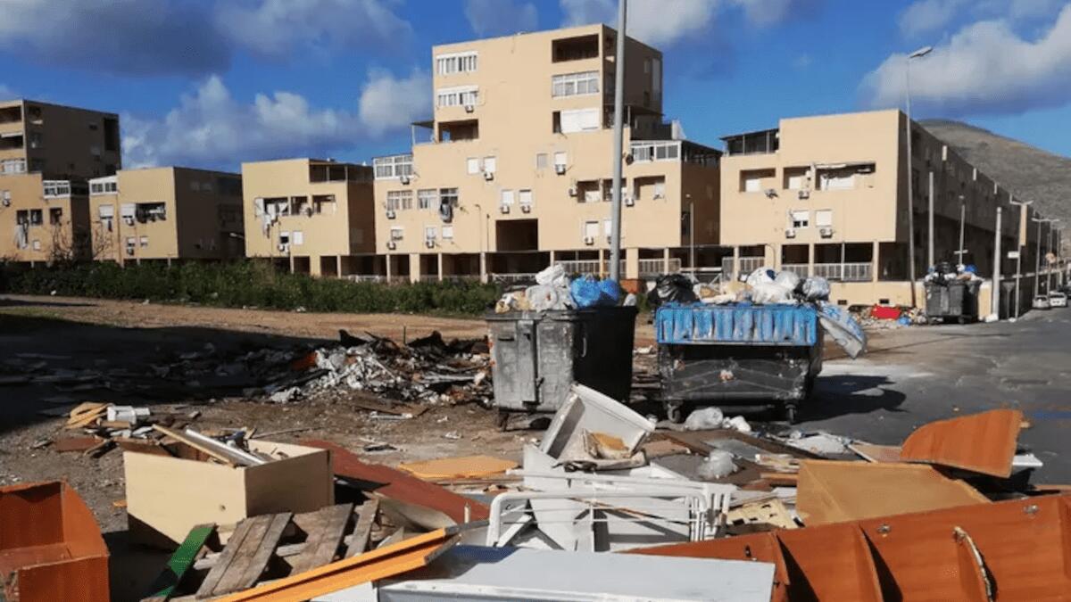 Lo spaccio allo Zen è un’attività di famiglia: padre, madre e figlia uniti dal business illegale - 