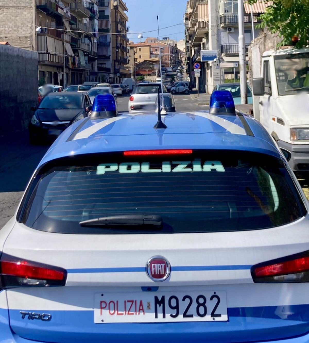 Un giovane fuggitivo di 24 anni catturato dalla Polizia | La sua incredibile evasione mette in evidenza le falle nel sistema?