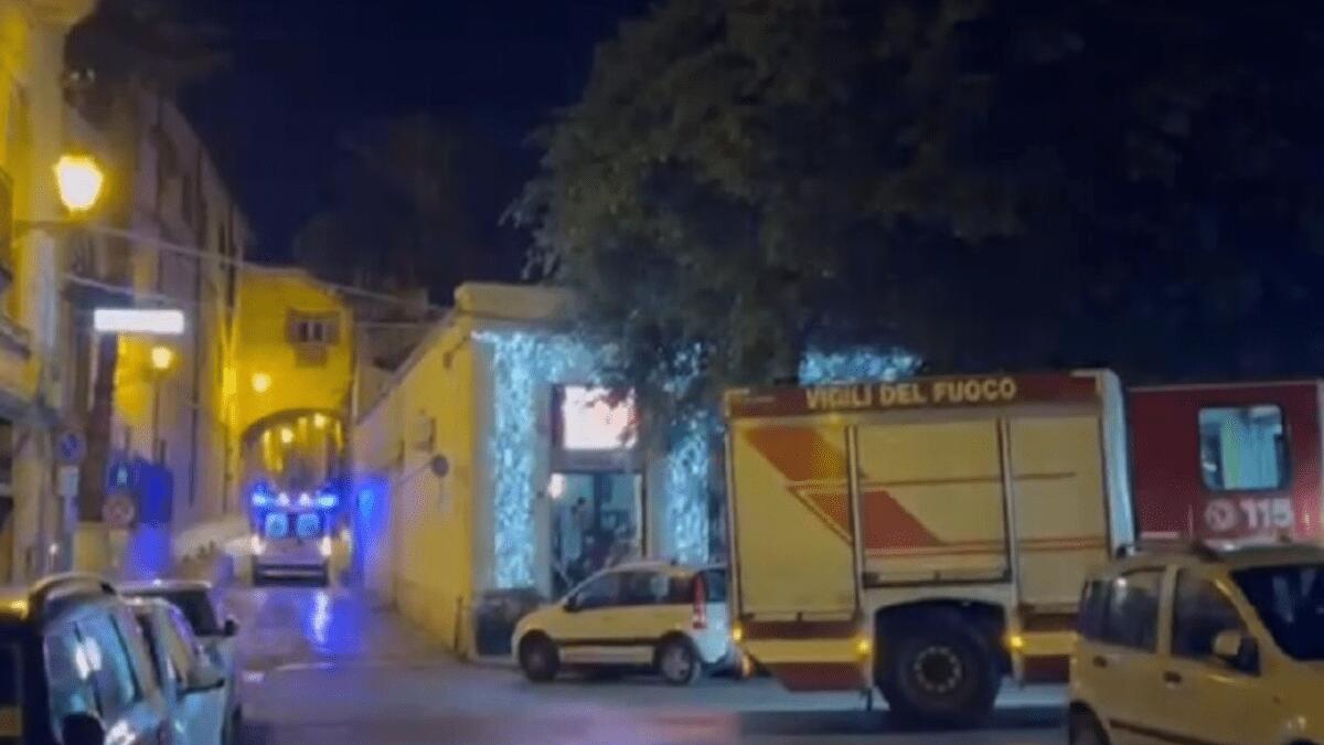 Tragico incidente: ascensore artigianale precipita. Donna in codice rosso e tre bambini feriti - 