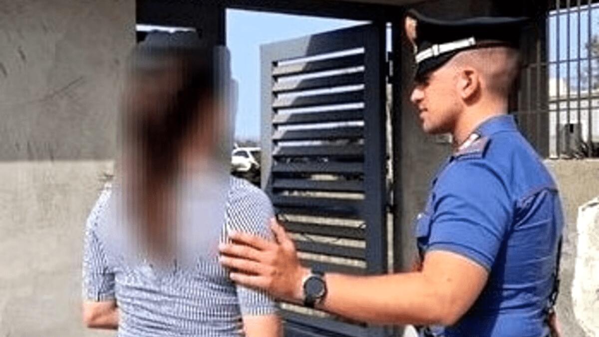 Insulti e minacce mentre è in videochiamata col figlio: “Fai uscire il bambino o ti ammazzo” - 