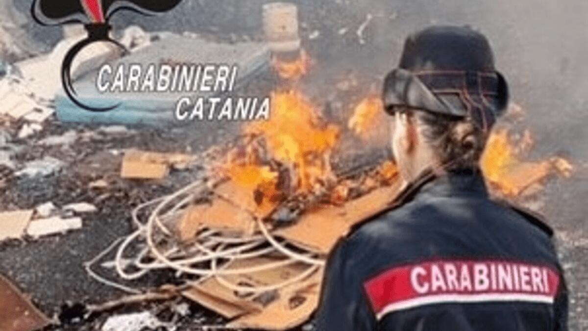 Pregiudicato brucia cavi elettrici solo per rivenderne il rame in terreno comunale sotto sequestro - 