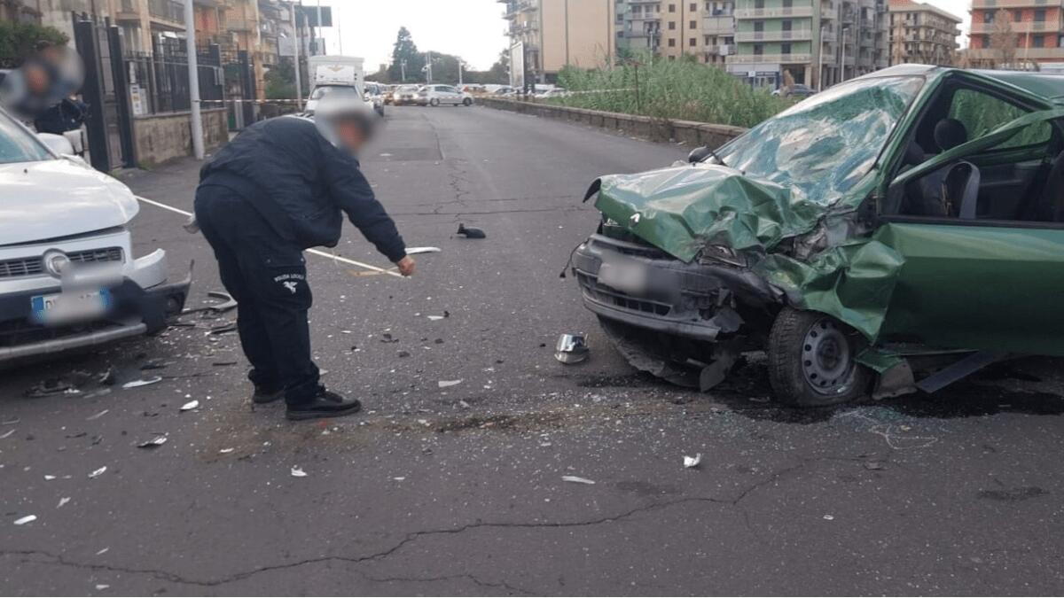 Incidente stradale nel Catanese: lo scontro richiede l’intervento di due ambulanze - 