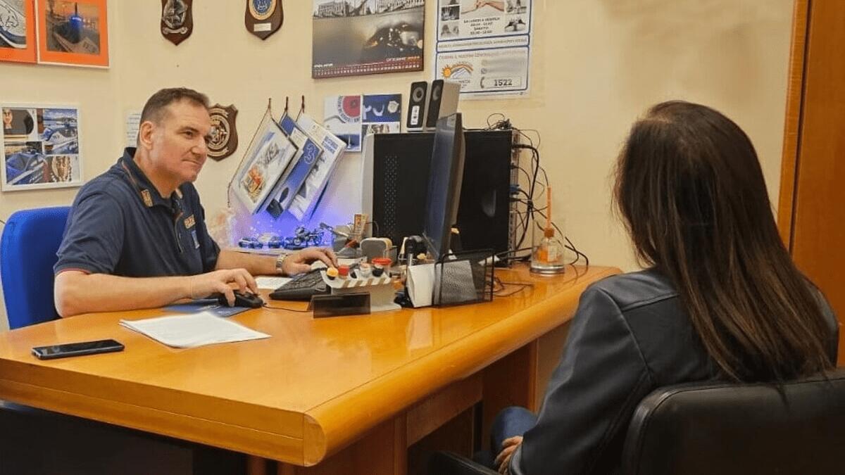 23enne picchia madre, padre, sorella e prova a soffocare la prima nel Catanese - 