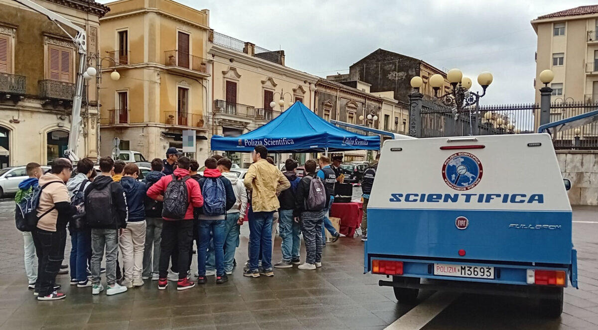 Giarre in festa per la legalità | I cani antidroga e i cavalli rubano la scena, ma cosa si nasconde dietro questa iniziativa? - 