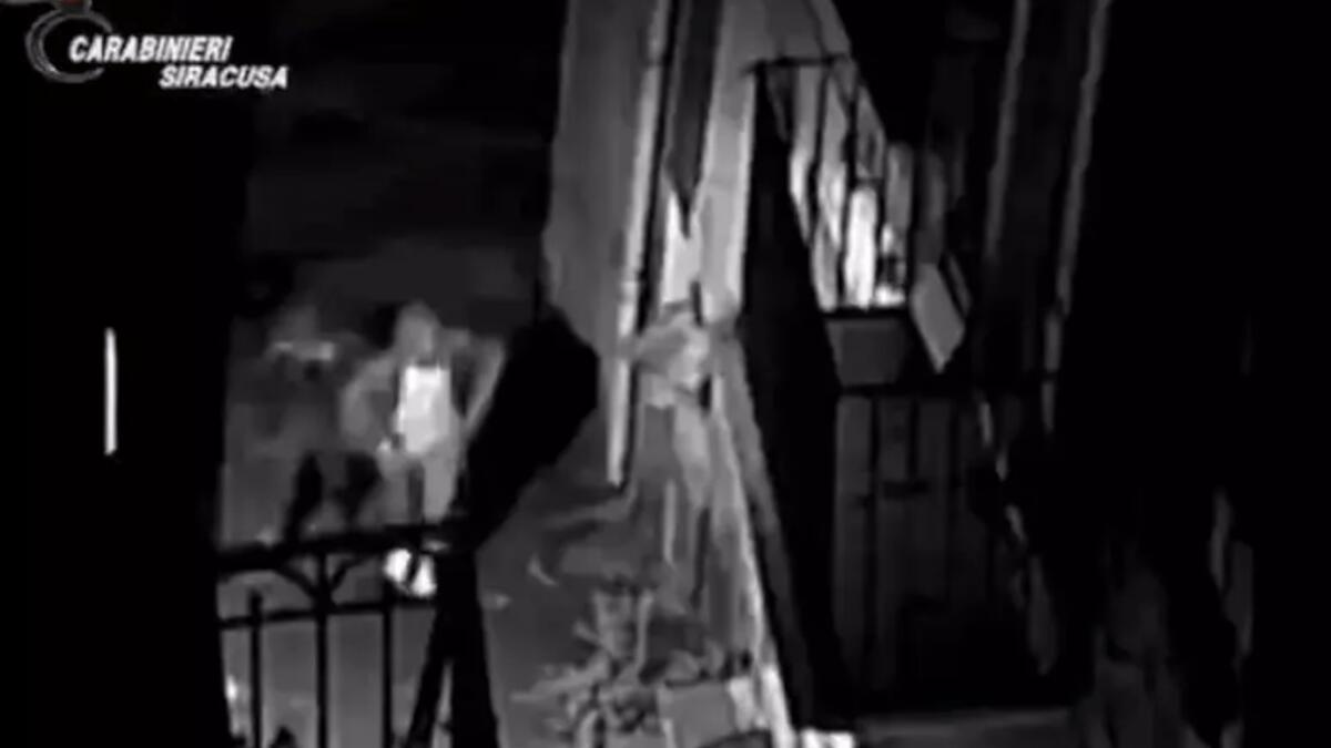 Omicidio che sa di esecuzione: sicari a volto scoperto aprono il fuoco, tre arresti - 