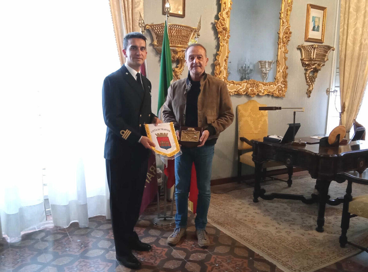 Marina Militare in visita al Comune di Trapani | Scopri il vero motivo dietro questo incontro inaspettato! - 