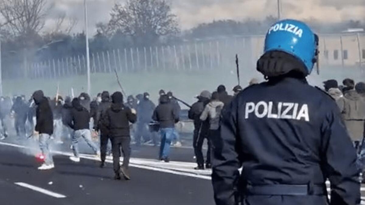 Scontri ultrà catanesi: bloccano autostrada cominciando la “classica” guerriglia post gara - 