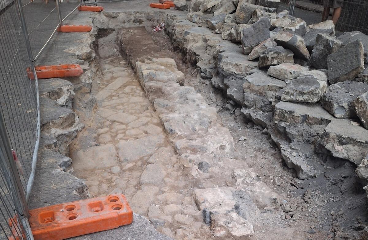 Antica strada sotto via Crociferi | Un frammento di Medioevo riscrive la storia di Catania - 