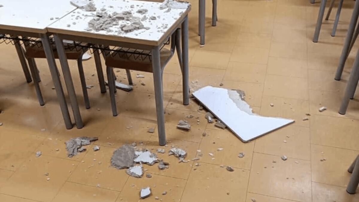 La fortuna evita la tragedia: crolla controsoffitto dell’istituto scolastico catanese - 