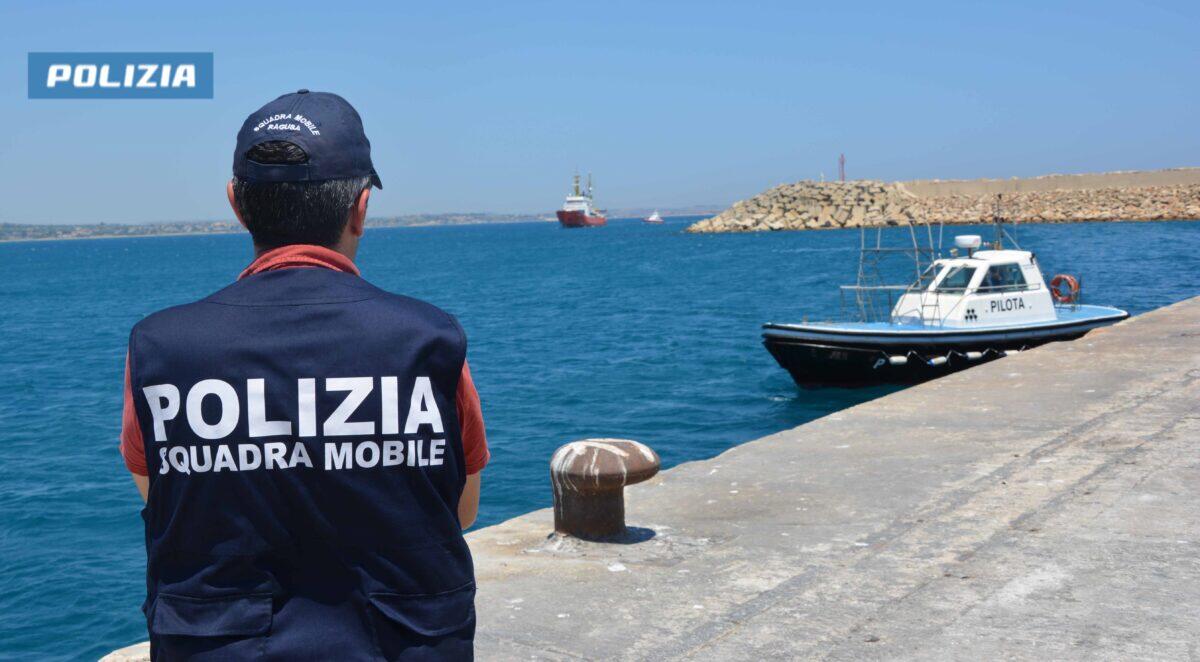 Scafista arrestato dopo aver salvato 25 migranti | Ecco cosa non sapevi sulla tratta in Mediterraneo! - 