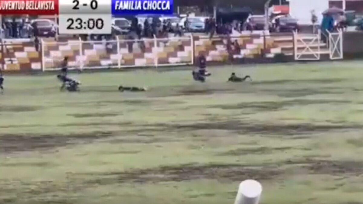 Calciatore muore colpito da un fulmine durante una partita | È davvero sicuro giocare a calcio sotto la tempesta? - 