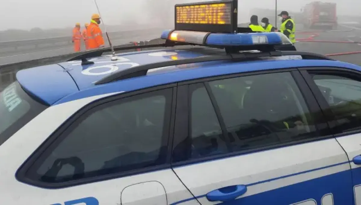 Incidente sull’autostrada: tre mezzi coinvolti, diversi feriti