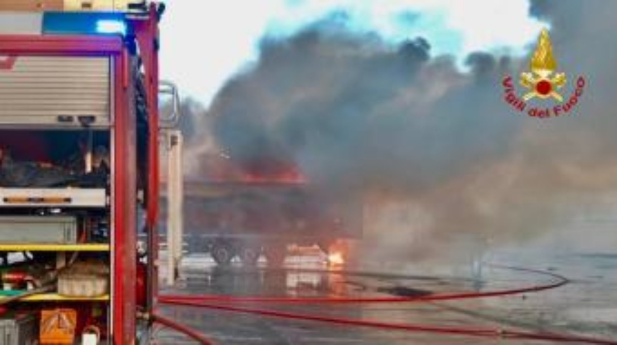 Fumo a Catania | L'incendio e la bombola che poteva cambiare tutto 