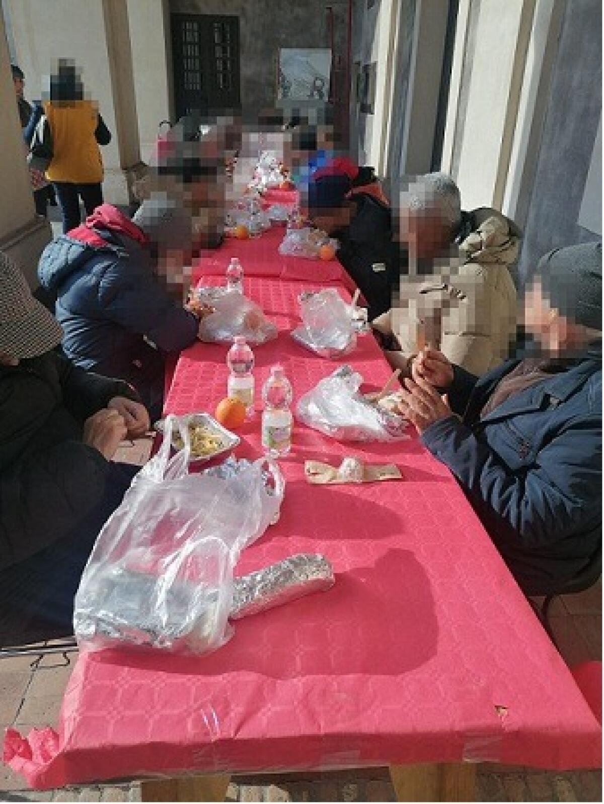 Pranzo di solidarietà straordinario | Scopri come il Comune di Catania cambia la vita ai senza fissa dimora!