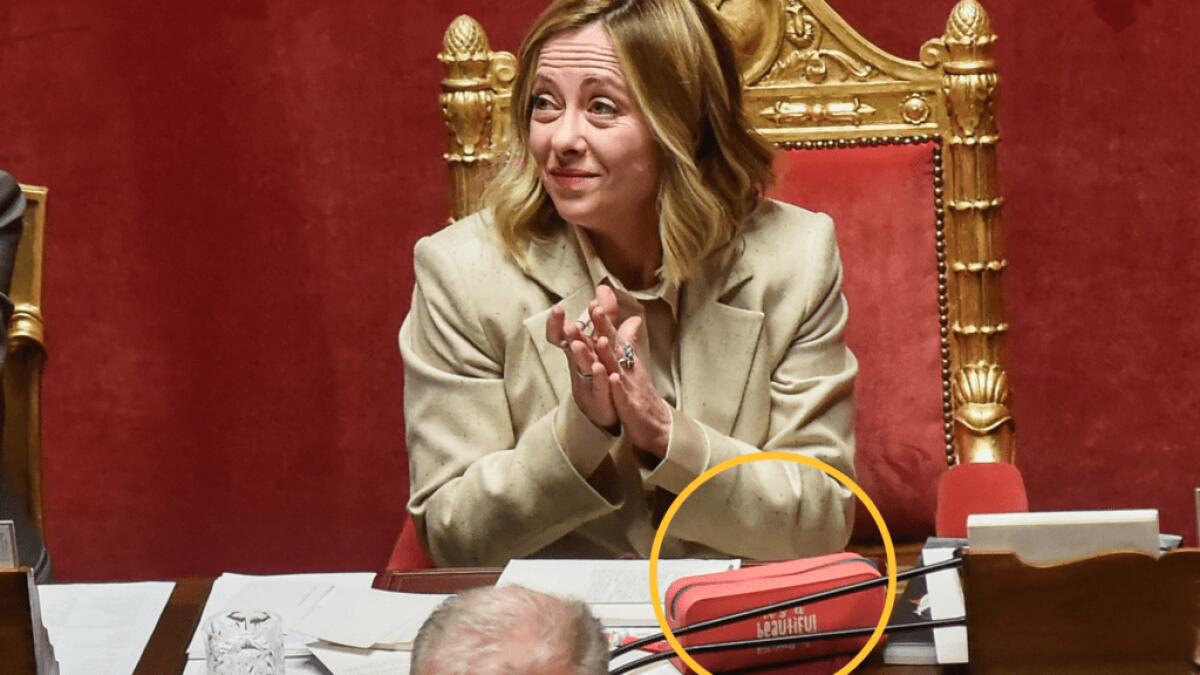 La pochette da 6 euro di Giorgia Meloni | Un gesto innocente o un messaggio profondo? - 
