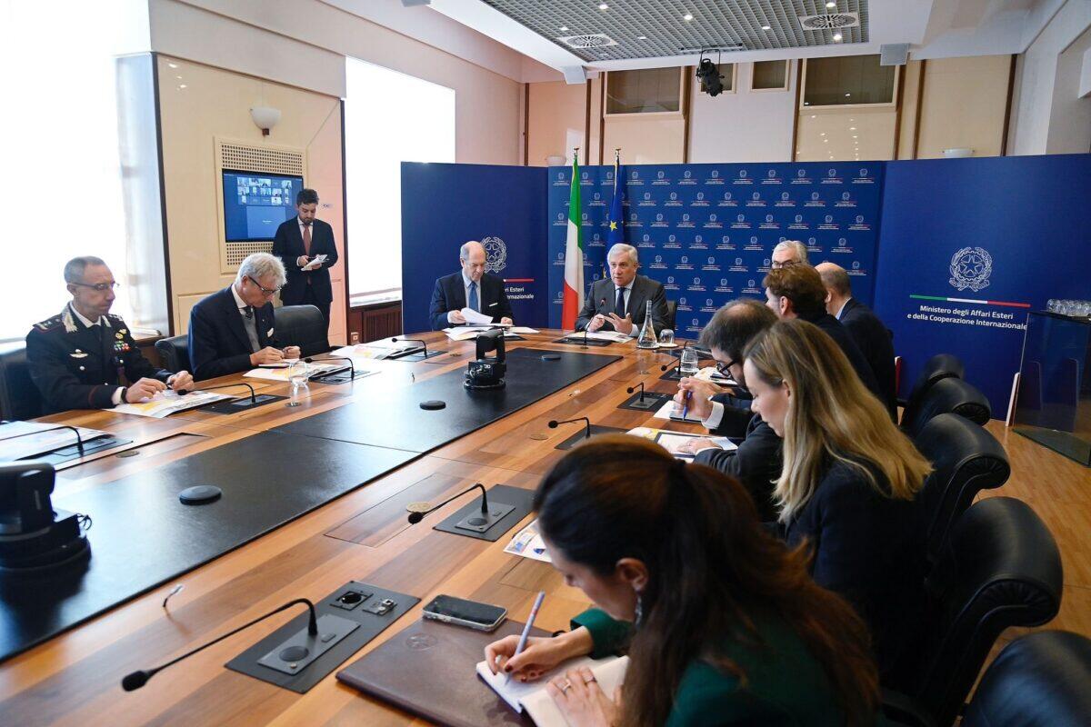 Ribelli a un passo da Damasco | Tajani segna la linea per la sicurezza degli italiani in un clima di crisi! - 