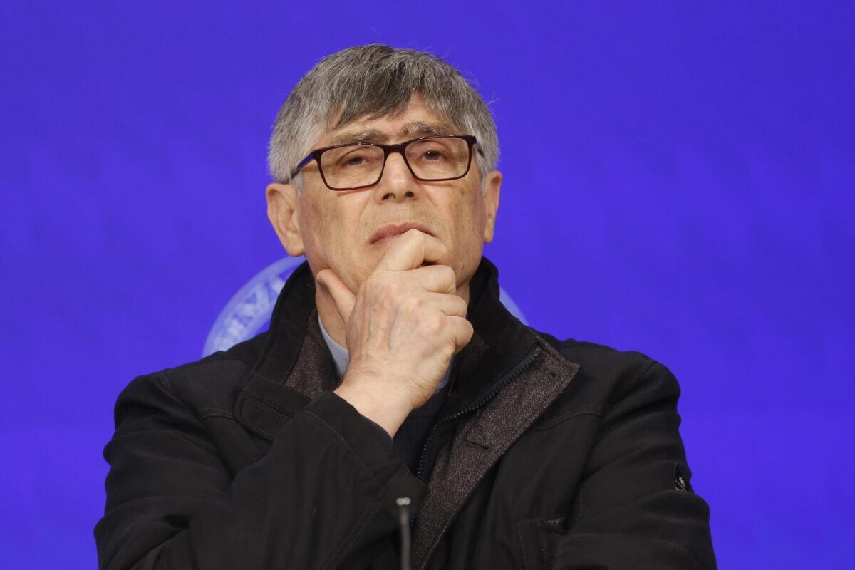 Don Patriciello in prima linea contro la camorra | La chiesa chiusa o un prete in croce? - 