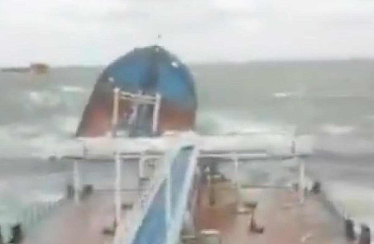 Due petroliere russe affondano nel Mar Nero | La verità sul rischio di disastro ecologico che nessuno si aspetta! - 