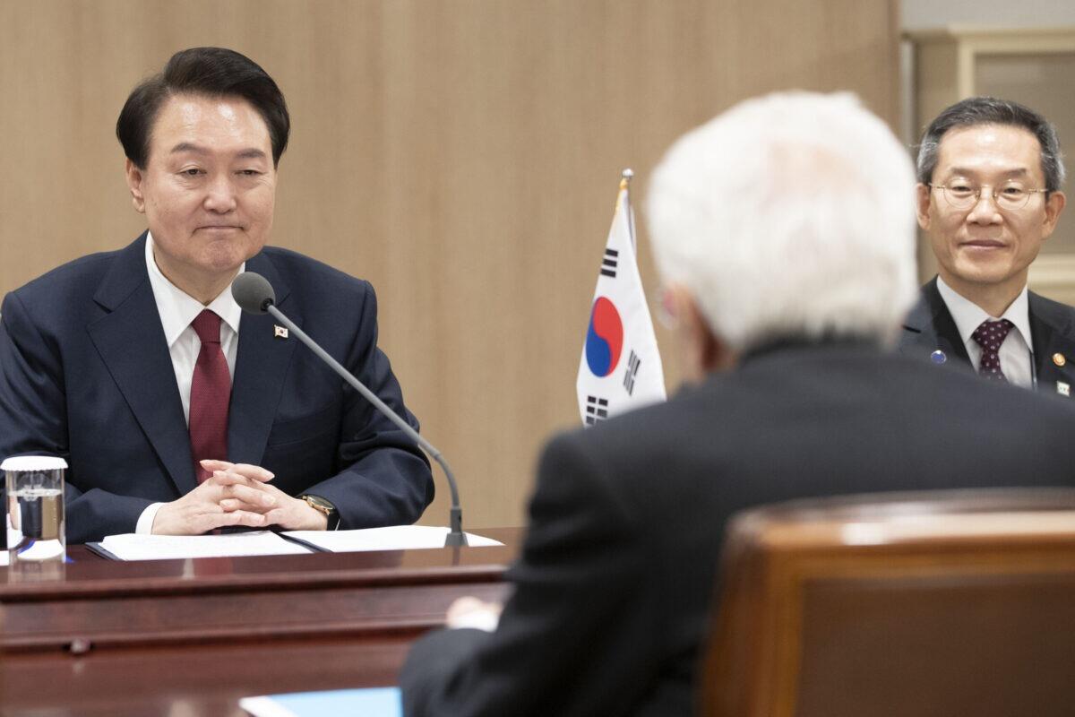 200.000 persone in piazza | La Corea del Sud è pronta a scrivere la storia con l'impeachment di Yoon? - 
