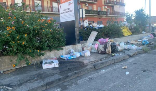 Catania sommersa dai rifiuti | Come l'emergenza della spazzatura sta paralizzando la città