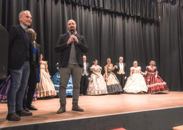 Tombola e danze storiche a Gravina di Catania | Quando il Natale unisce tradizione e comunità