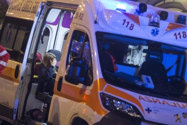 Ennesimo incidente stradale a Paternò: scontro frontale