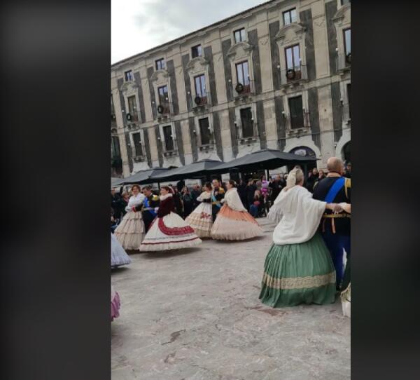 Catania torna agli antichi fasti: pura magia a piazza Duomo [VIDEO]