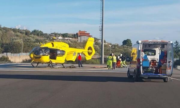 Scontro preoccupante: ciclista gravissimo ed elisoccorso per l’incidente stradale