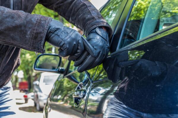 Ladri d’auto fermati a Catania | La tecnologia (che nessuno conosce) usata per il colpo