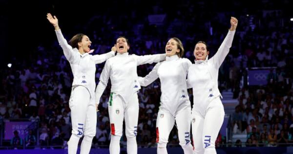 Italia conquista l'oro nella spada a squadre | Un trionfo inaspettato che rompe secoli di attesa!