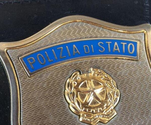 Arrestato stalker in pieno centro | La Polizia non lascia spazio all'impunità!