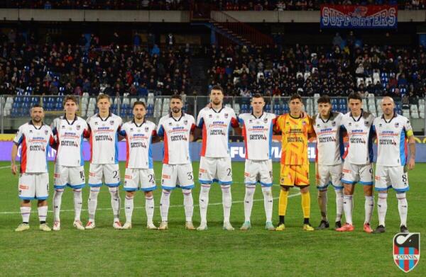 Catania FC trionfa in casa con un incredibile 4-0 | Scopri perché tutti parlano di questa squadra!