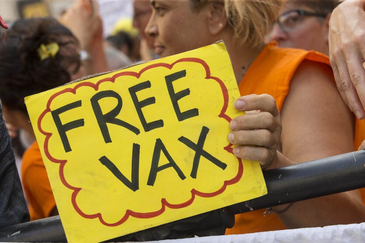 Multe ai no vax cancellate | Un regalo controverso che divide l'Italia! - 