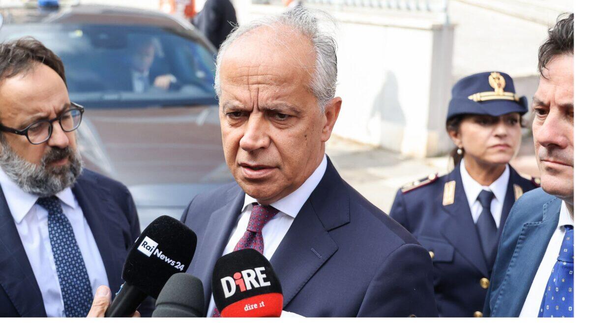 Centri per migranti in Albania pronti a partire | Piantedosi sfida le critiche e difende il governo! -