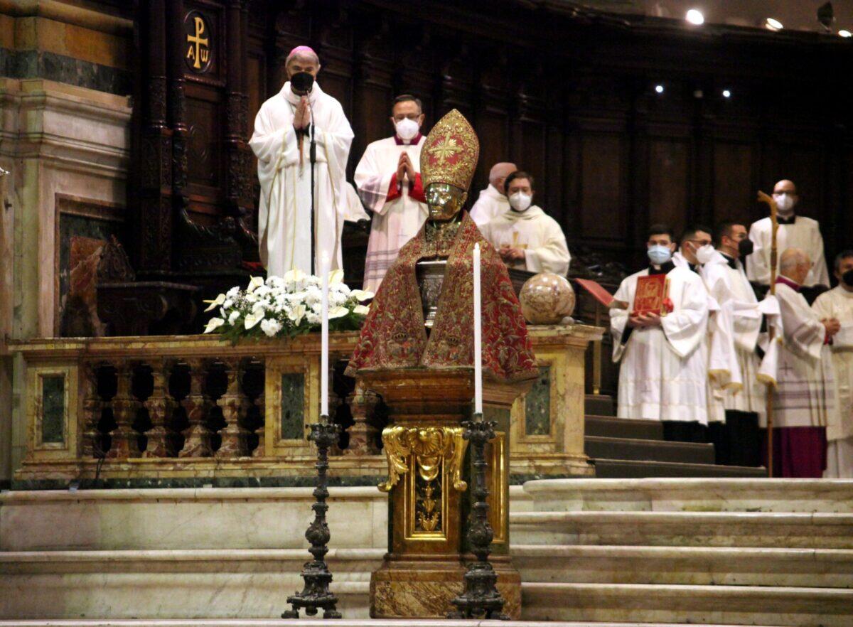 Miracolo di San Gennaro NON avviene: segno di mala sorte o semplice coincidenza? - 