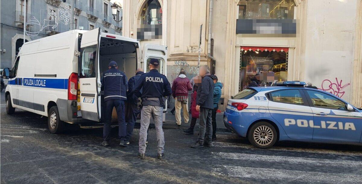 Polizia scopre venditori abusivi | Chi pensa che il mercato sia controllato si sbaglia di grosso!