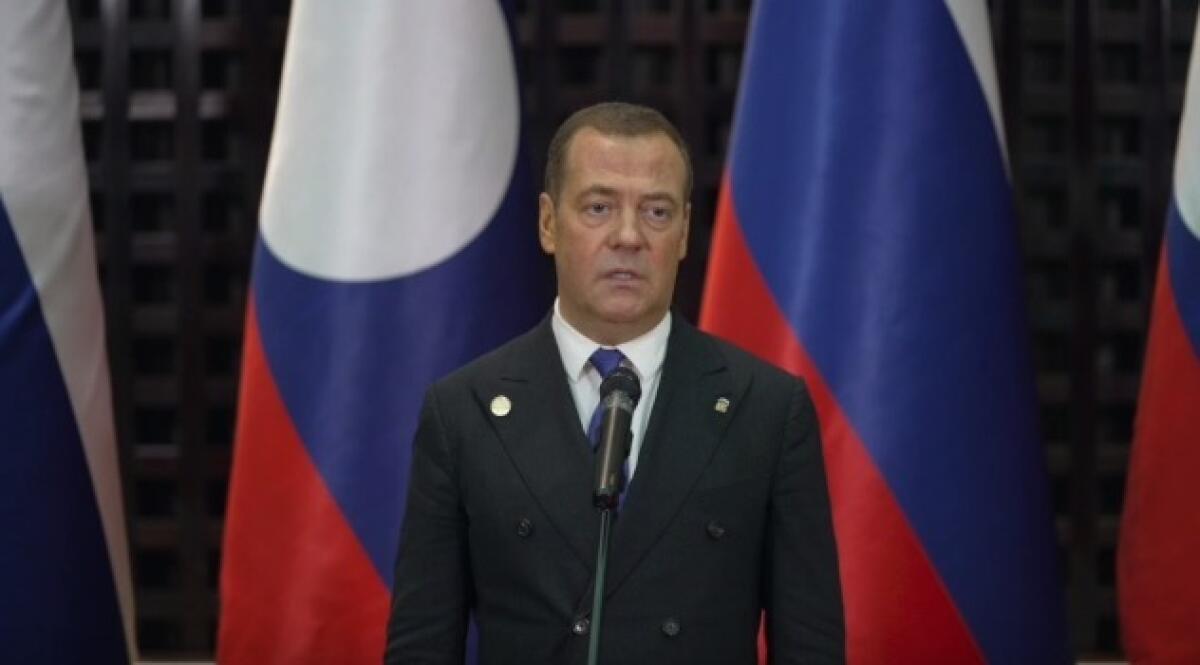 Medvedev minaccia i giornalisti del Times | La Russia dichiara guerra alla libertà di stampa? - 
