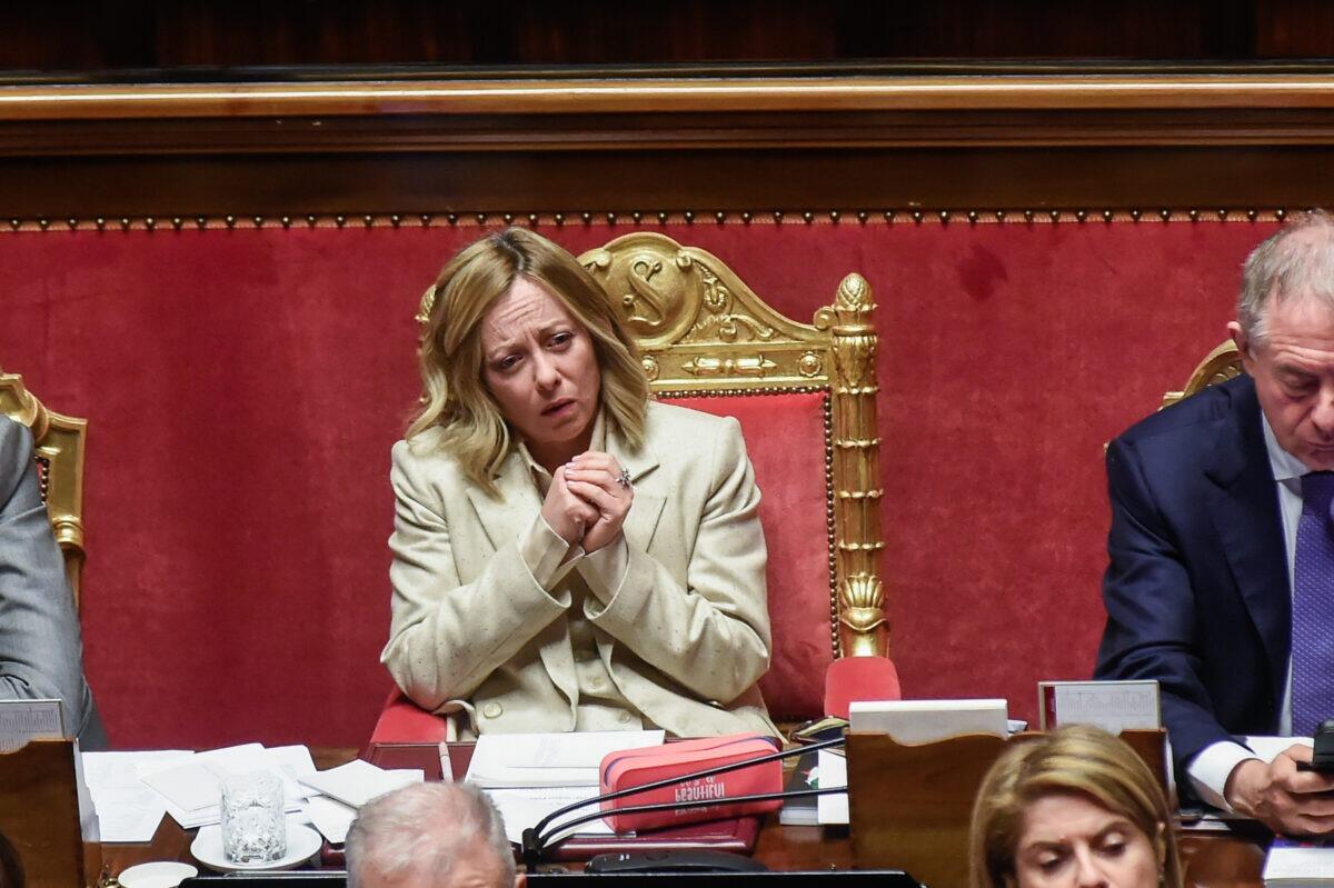 Meloni infuriata al Senato | Ma i fondi per Caivano sono davvero a rischio? - 