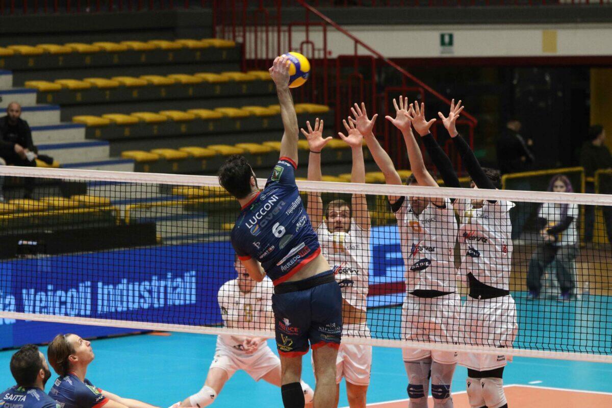 Cosedil Saturnia Volley in vantaggio 2-0 | Come un errore arbitrale ha cambiato il destino della partita!