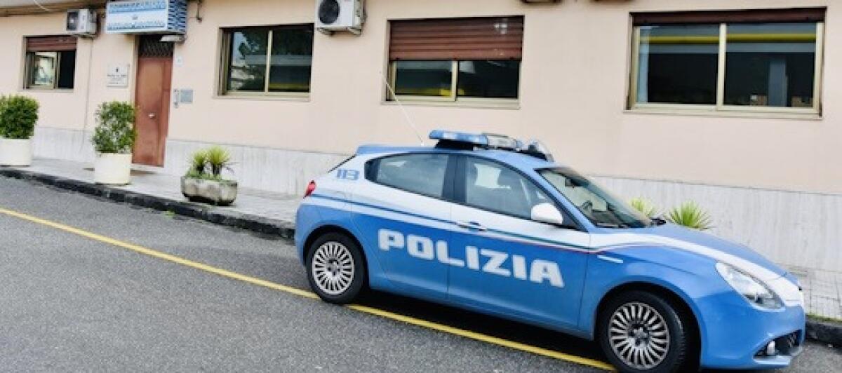 Polizia arresta un ventenne per minacce e incendio | Scopri il motivo scioccante dietro la violenza familiare! - 