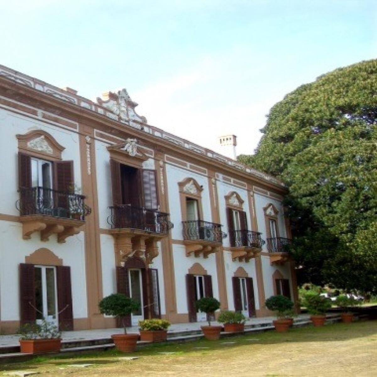 Biblioteca di Villa Trabia chiusa nei giorni festivi | Scopri perché Natale non è per tutti a Palermo!