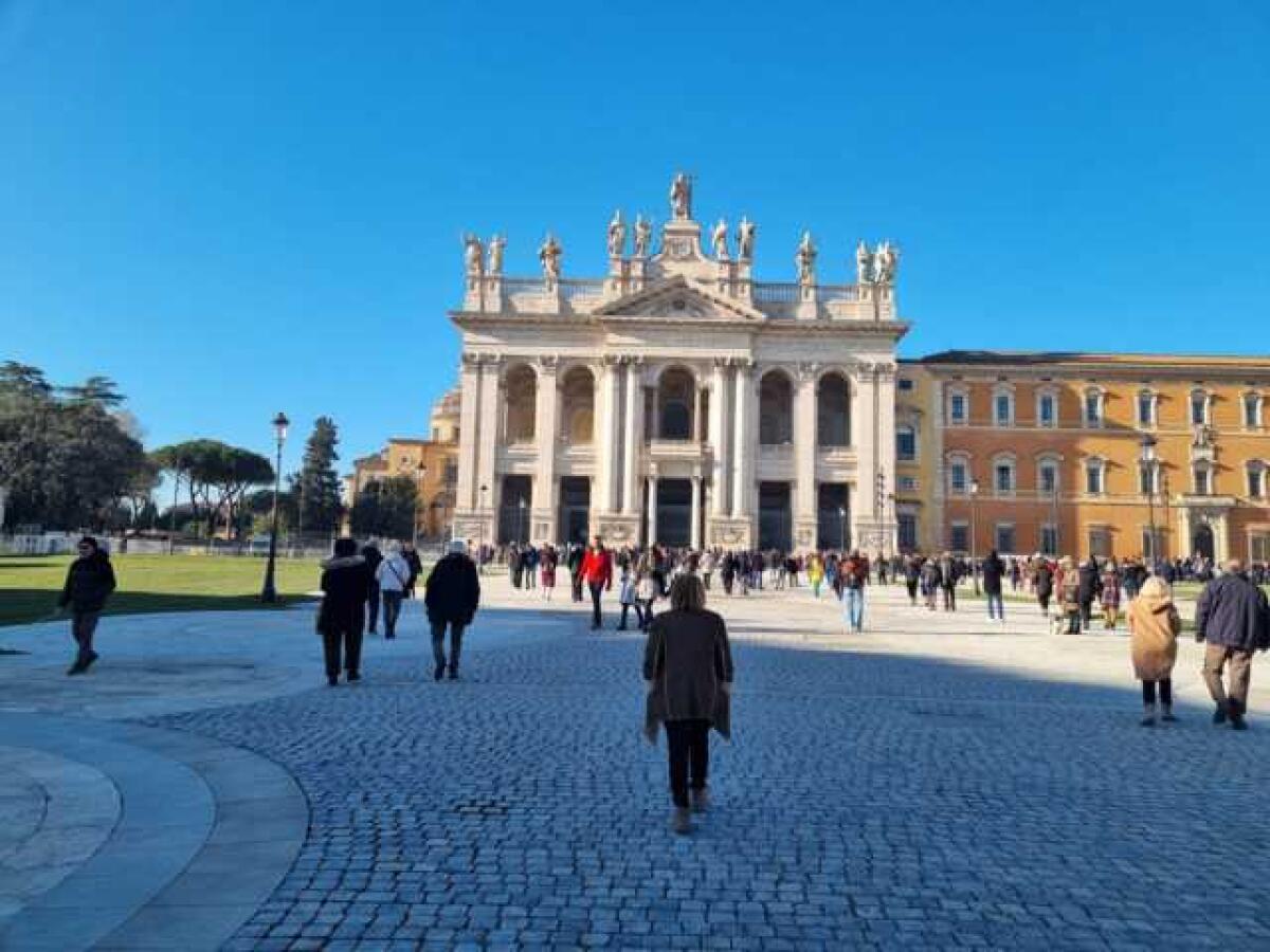 Apertura della Porta Santa | Il Giubileo 2025 segna un momento cruciale per la fede globale! - 