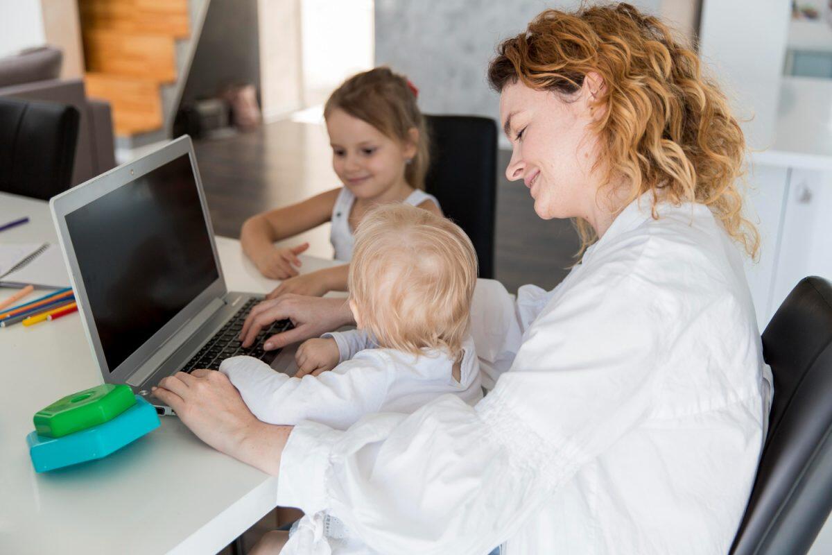 Corsi per migliorare le competenze digitali per le mamme - 