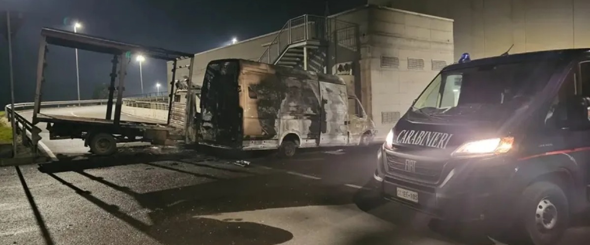 Ladri in azione a Catania | Colpo milionario all'Apple Store tra caos di Capodanno e tecniche da film