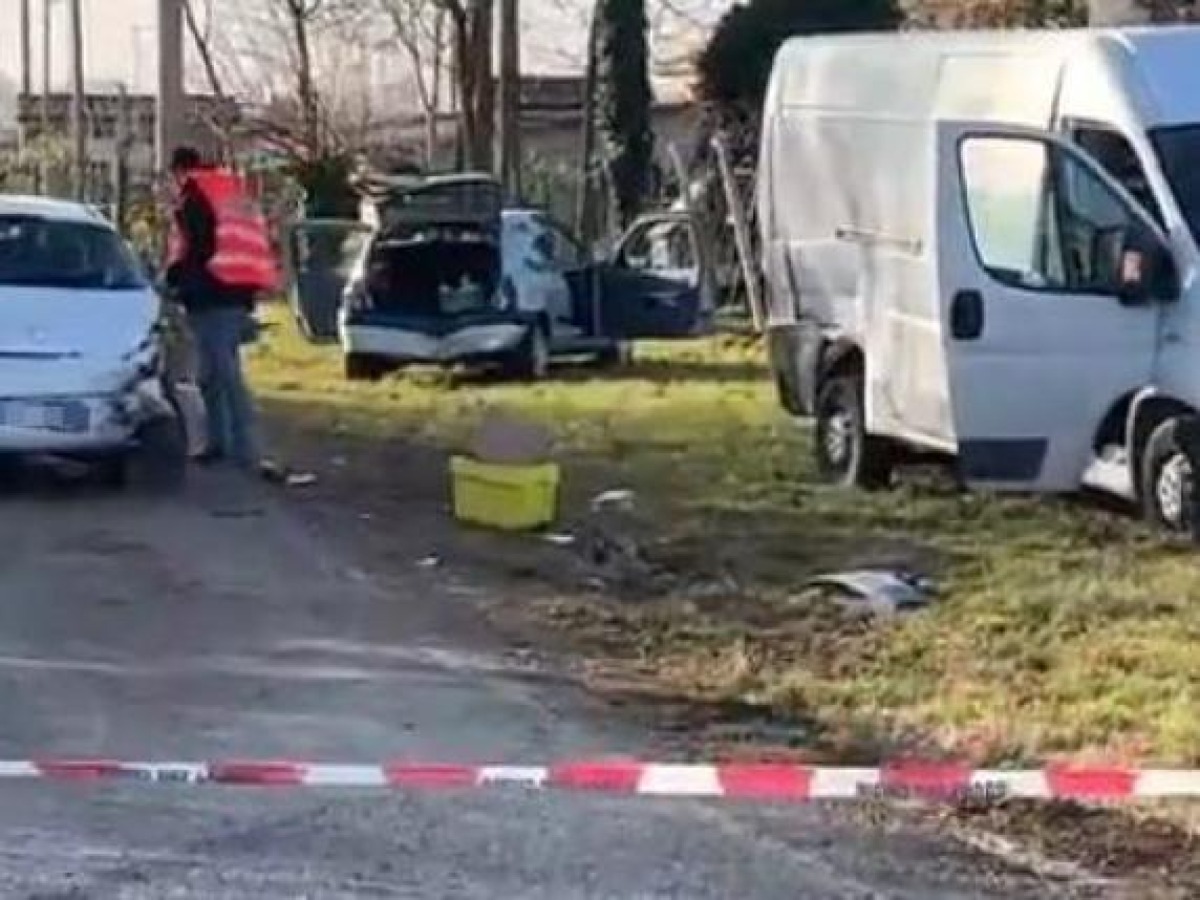 Madre rimane in panne e chiama la figlia: morta in un incidente mortale